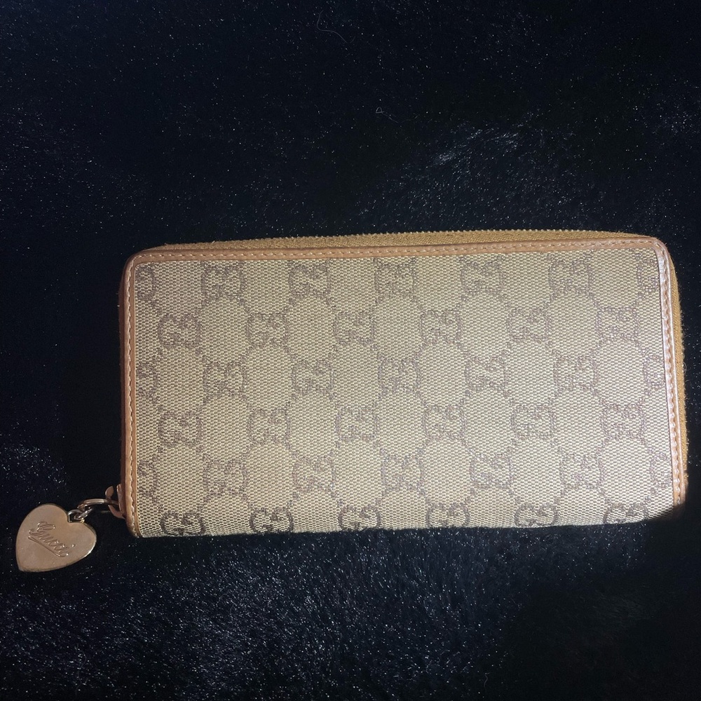 Gucci Wallet Long Heart Zip Around Beige PVC with Gucci heart pull tab - Picture 4 of 11